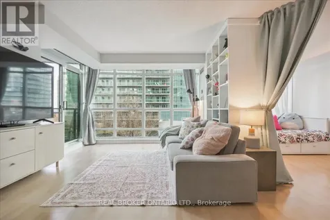 185 Legion Road North Toronto (mimico) ON M8Y 0A1