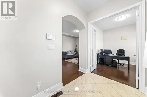 16 Meek Avenue Mono ON L9W 6W8