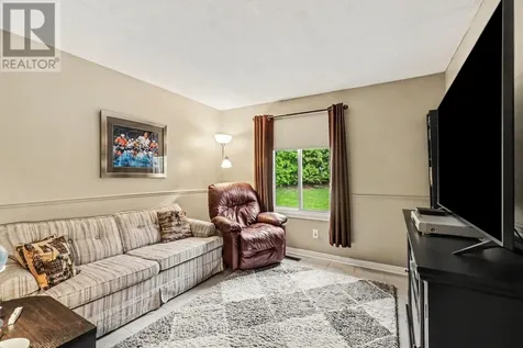 1793 Axminster Court Ottawa ON K1C 1Z5