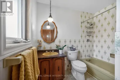 1409 Lepage Avenue Ottawa ON K1Z 8M8