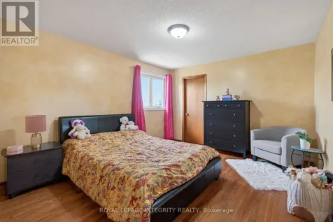 1409 Lepage Avenue Ottawa ON K1Z 8M8