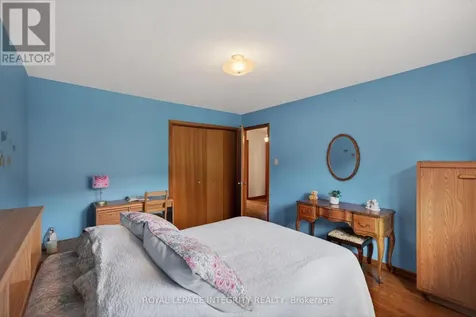 1409 Lepage Avenue Ottawa ON K1Z 8M8