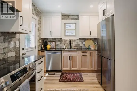 2263 Fraser Avenue Windsor ON N8X 3Z6