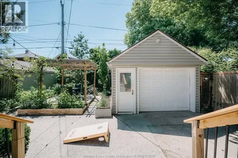 2263 Fraser Avenue Windsor ON N8X 3Z6