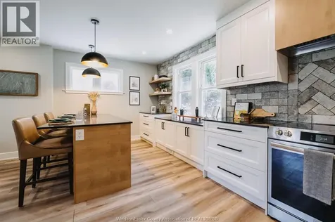 2263 Fraser Avenue Windsor ON N8X 3Z6