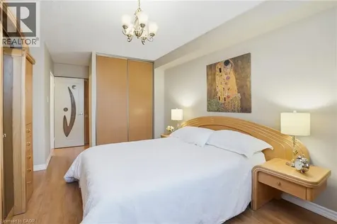 205 Hilda Avenue North York ON M2M 4B1