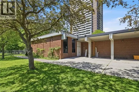 205 Hilda Avenue North York ON M2M 4B1