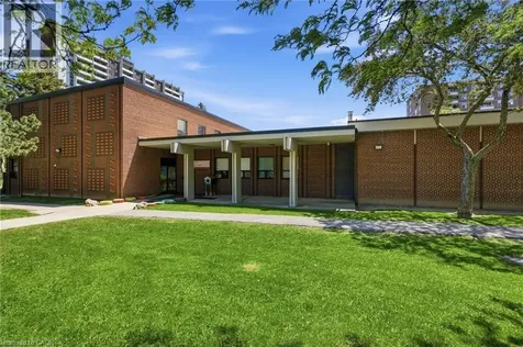 205 Hilda Avenue North York ON M2M 4B1