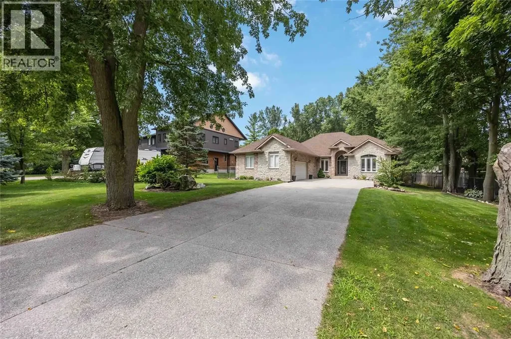 2056 Blackwell Road Sarnia ON
