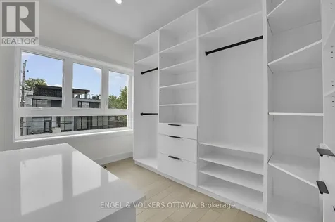372 Berkley Avenue Ottawa ON K2A 2G7