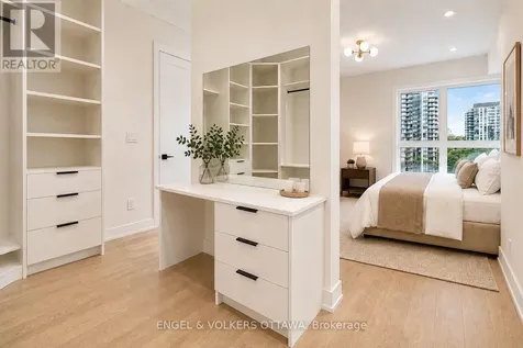 372 Berkley Avenue Ottawa ON K2A 2G7