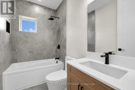 372 Berkley Avenue Ottawa ON K2A 2G7