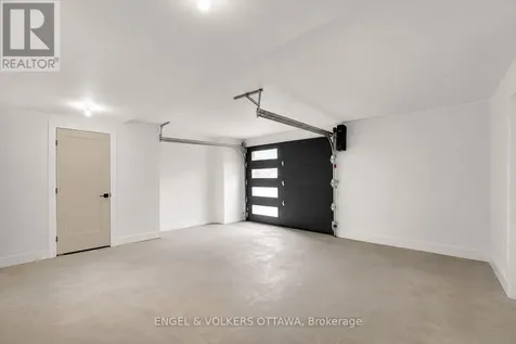 372 Berkley Avenue Ottawa ON K2A 2G7