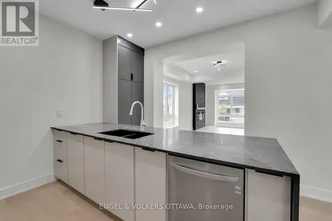 372 Berkley Avenue Ottawa ON K2A 2G7