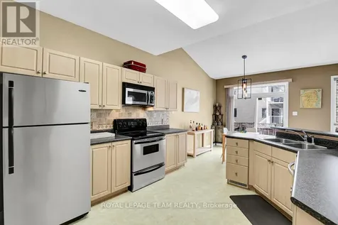 162 Redcliff Avenue Ottawa ON K2J 5J7