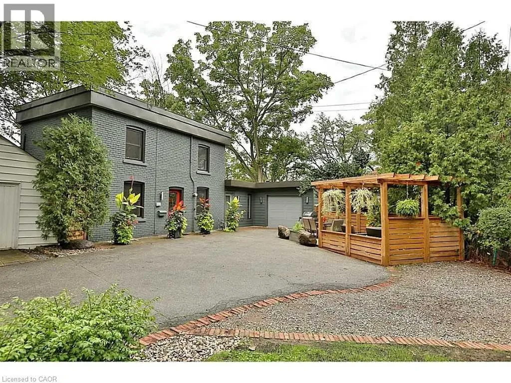 1276 Spring Gardens Road Burlington ON L7T 1J8