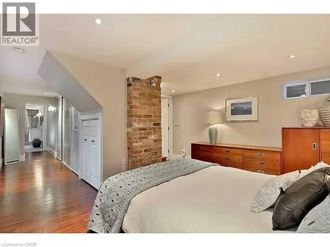 1276 Spring Gardens Road Burlington ON L7T 1J8