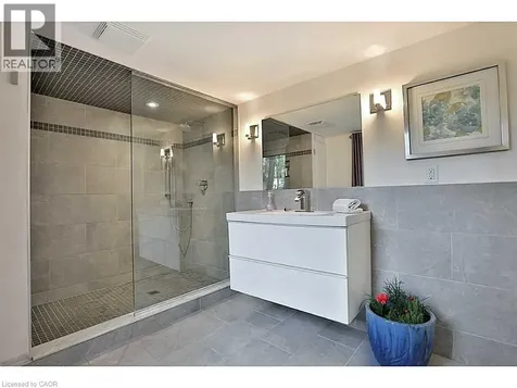 1276 Spring Gardens Road Burlington ON L7T 1J8