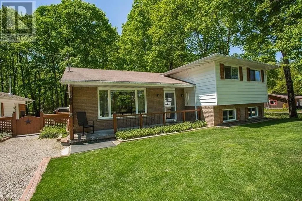 1399 Littleton Street Richards Landing ON P0R 1J0