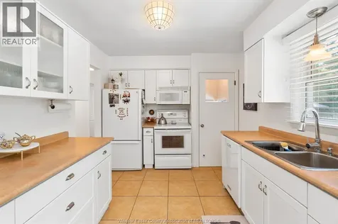 3155 Virginia Park Avenue Windsor ON N9E 2C1