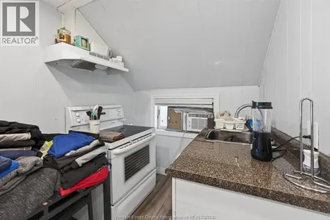 1032 Felix Avenue Windsor ON N9C 3L5