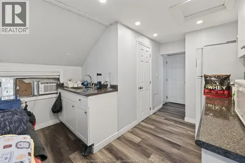 1032 Felix Avenue Windsor ON N9C 3L5