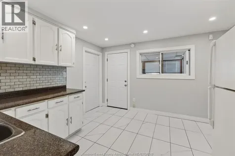 1032 Felix Avenue Windsor ON N9C 3L5