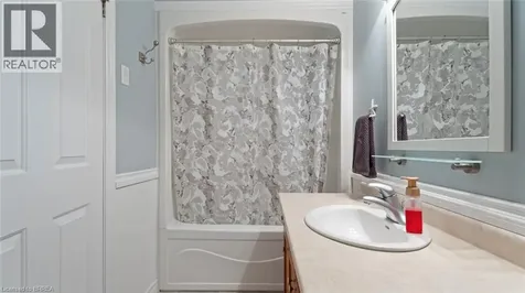 2 Hunter Drive South Port Rowan ON N0E 1M0