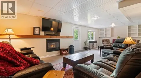 2 Hunter Drive South Port Rowan ON N0E 1M0