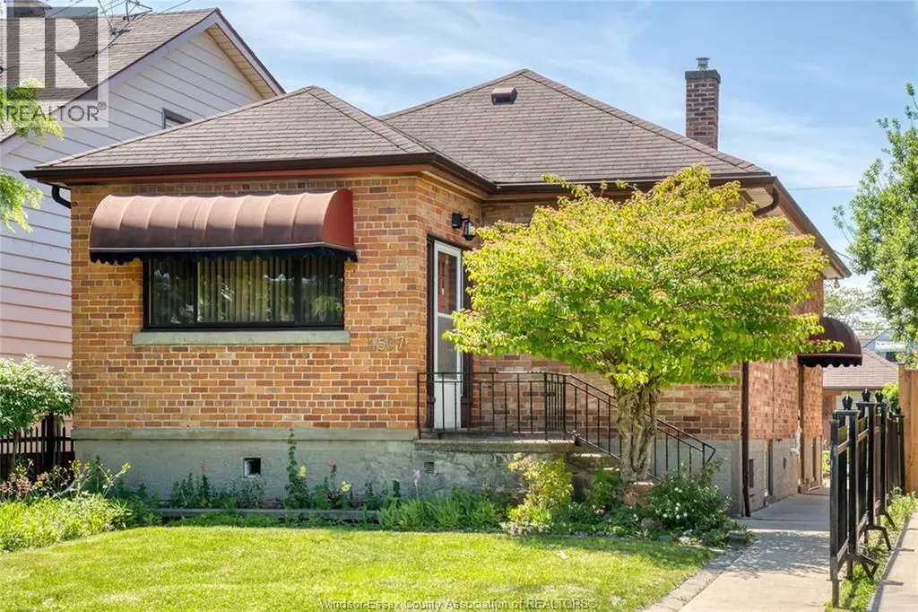 1507 Langlois Windsor ON N8X 4M3