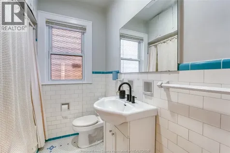 1507 Langlois Windsor ON N8X 4M3