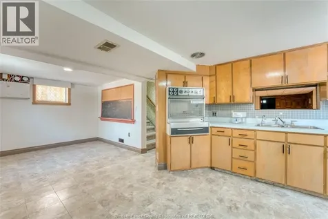 1507 Langlois Windsor ON N8X 4M3