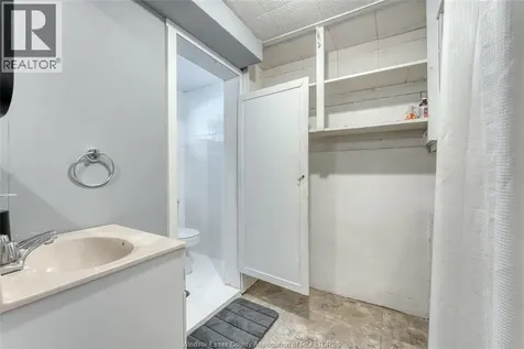 1507 Langlois Windsor ON N8X 4M3
