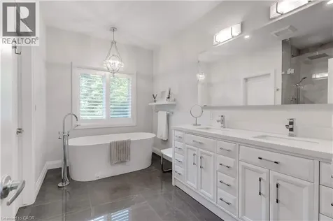 921 Scenic Drive Hamilton ON L9C 1H7