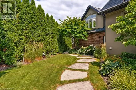 921 Scenic Drive Hamilton ON L9C 1H7