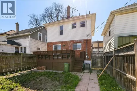 526 Curry Windsor ON N9B 2B9