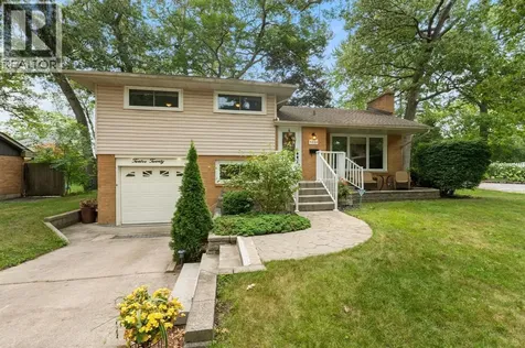 1220 Ridgewood Drive Sarnia ON N7V 3R1