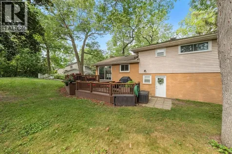 1220 Ridgewood Drive Sarnia ON N7V 3R1
