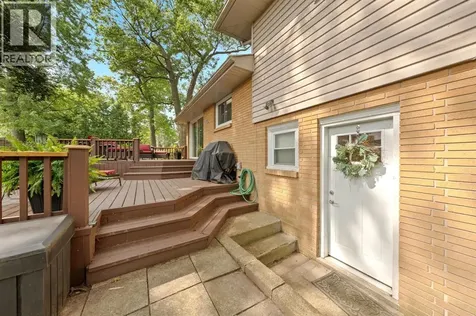 1220 Ridgewood Drive Sarnia ON N7V 3R1