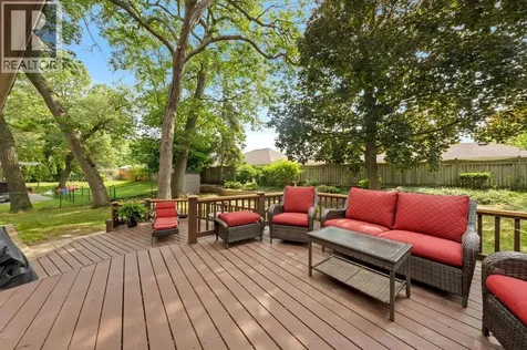 1220 Ridgewood Drive Sarnia ON N7V 3R1