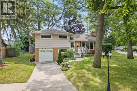 1220 Ridgewood Drive Sarnia ON N7V 3R1