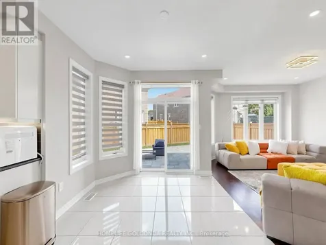 31 Bolsby Court Aurora ON L4G 1B7