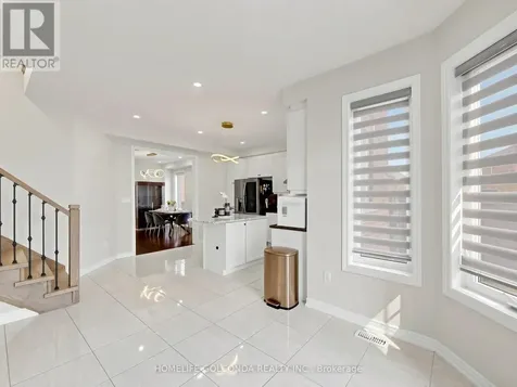 31 Bolsby Court Aurora ON L4G 1B7