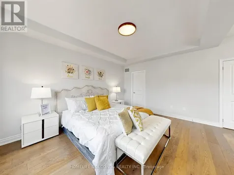 31 Bolsby Court Aurora ON L4G 1B7