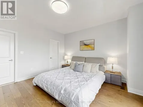 31 Bolsby Court Aurora ON L4G 1B7
