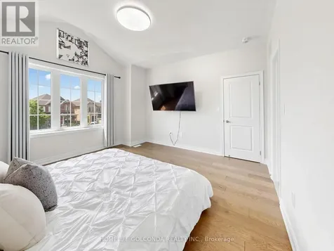 31 Bolsby Court Aurora ON L4G 1B7