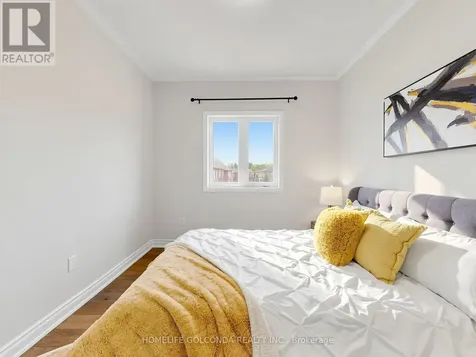 31 Bolsby Court Aurora ON L4G 1B7