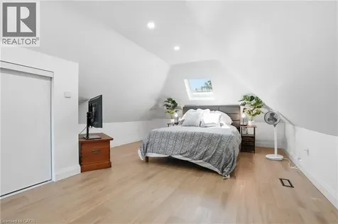 198 Dundurn Street South Hamilton ON L8P 4K3