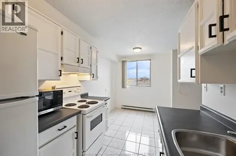 3936 Wyandotte Street East Windsor ON N8Y 4V1