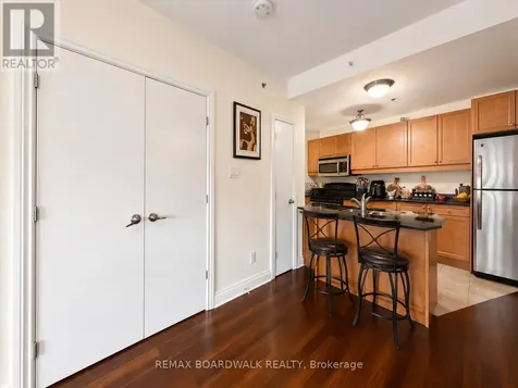 323 Winona Avenue Ottawa ON K1Z 5H3